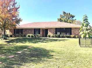 10401 Oak Creek Dr, Greenville, TX 75402