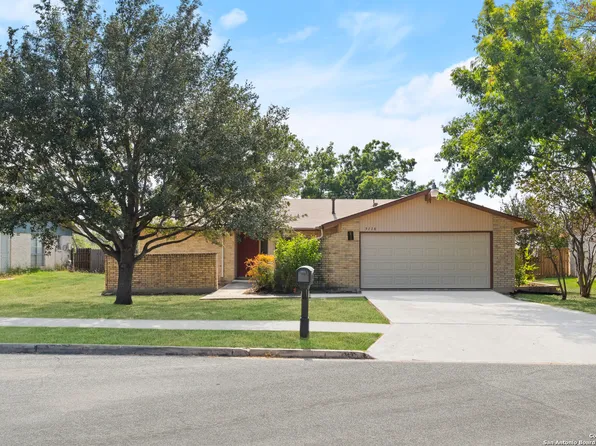 9118 ADAMS HILL DR, San Antonio, TX 78245