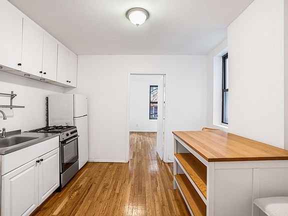 2nd image of 241 Mulberry St #9