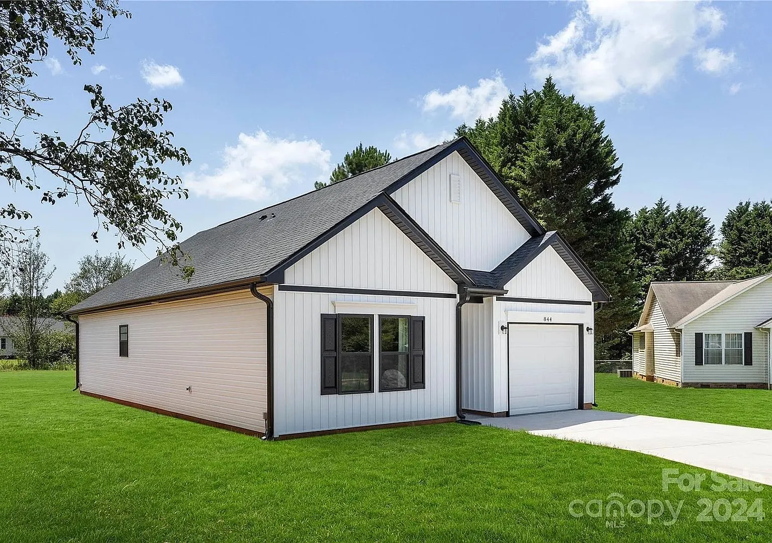 Room in 3 Bedroom Home at Oakwood Rd — Photo 3