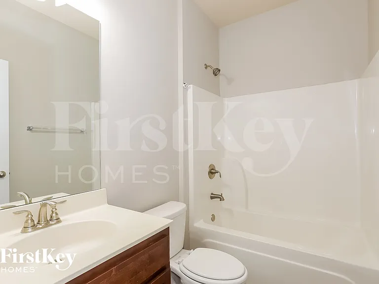 1022 Yorkshire Dr — Photo 13
