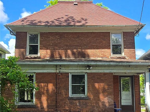 3rd image of 302 Field St