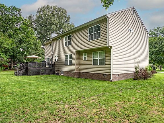 4th image of 211 Bayberry Ln