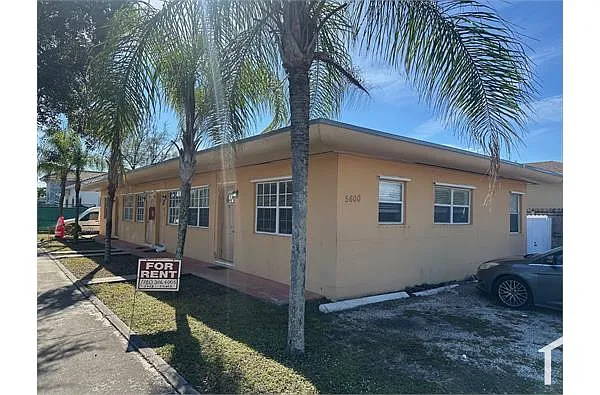 Building Photo - 5600 Mayo St #2