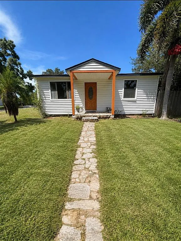 3 bed, 1.5 bath, 1181 sqft, $3,800 — Photo 1