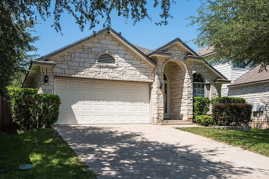 3 bed, 2.0 bath, 1702 sqft, $1,925 — Photo 3