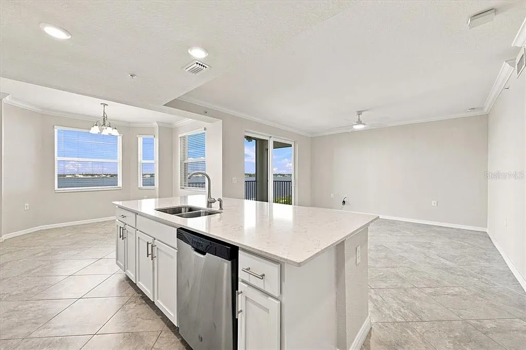 2 bed, 2.0 bath, 1255 sqft, $2,400 — Photo 2