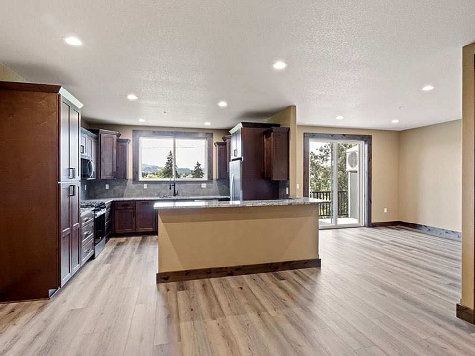 1st image of 351-451 Dakota St #551