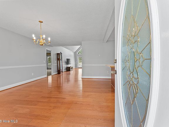 4th image of 1046 Elm Drive