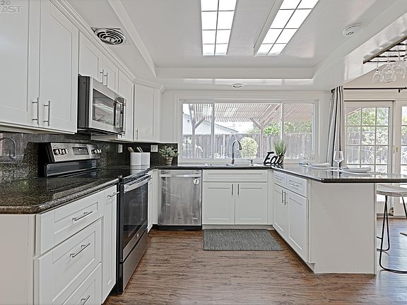 5th image of 6262 Mountford Dr