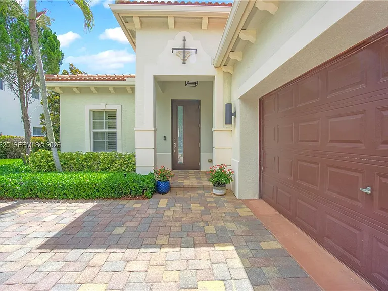 230 Porgee Rock Pl — Photo 2