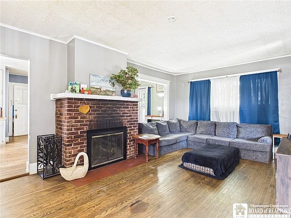 3rd image of 23 S Franklin St
