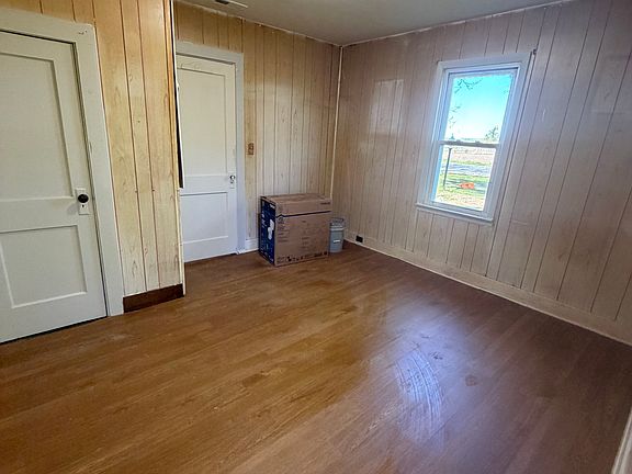3rd image of 2016 S Vassar Rd