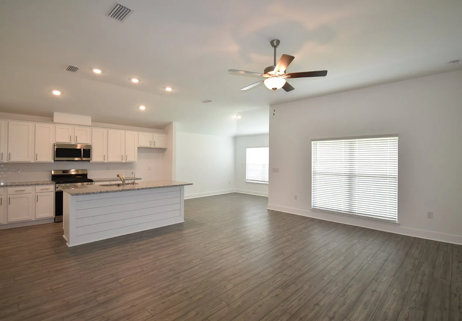 3 bed, 2.0 bath, 1573 sqft, $2,200 — Photo 3