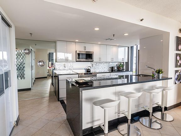 2nd image of 2501 Brickell Ave APT 507