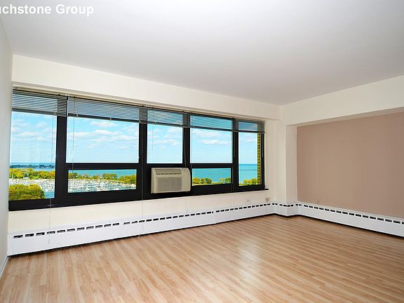 4th image of 3130 N Lake Shore Dr APT 501