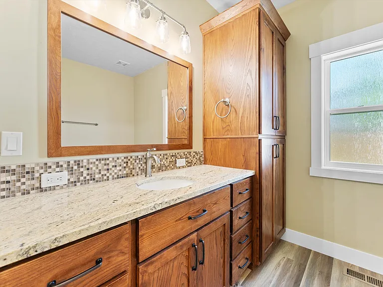 1065 SW Camille Dr — Photo 20