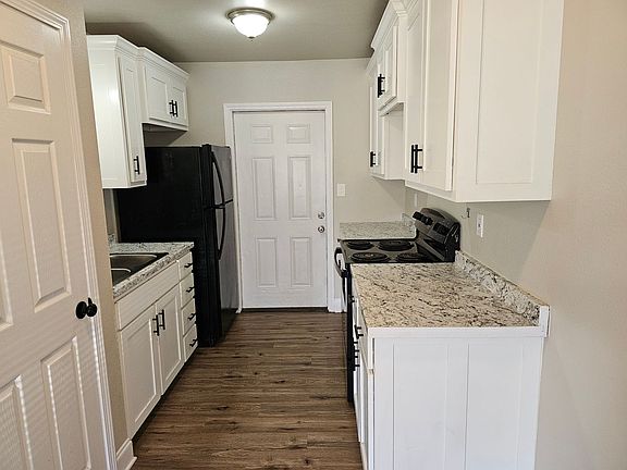 5th image of 1681 Veterans Ave #15