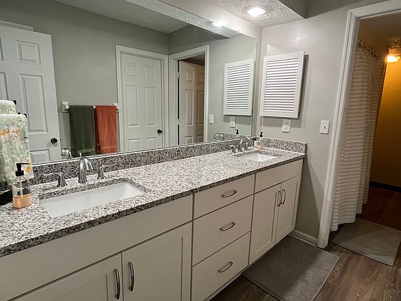 4th image of 7051 Muirfield Dr
