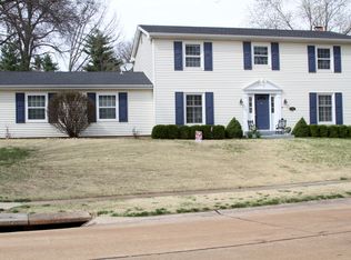 330 Ridgemeadow Dr, Chesterfield, MO 63017