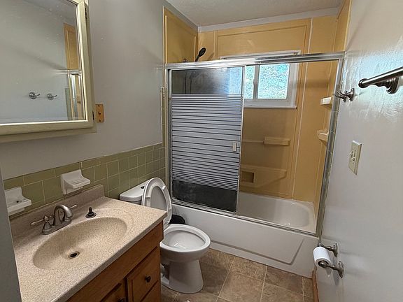 5th image of 1588 Fall Brook Rd