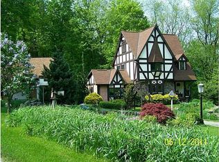 1855 Valley Rd, New Castle, PA 16105