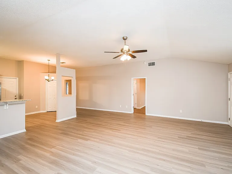 1368 High Plains Dr W — Photo 3