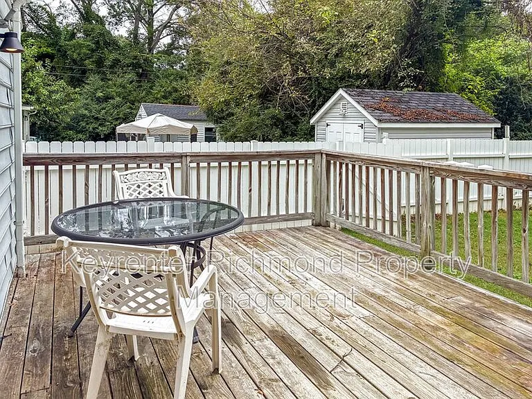 1019 Halsey Ln — Photo 10