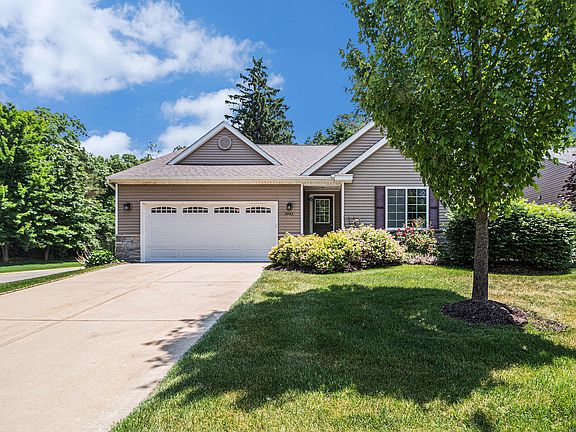 3rd image of 9963 Whispering Woods Dr