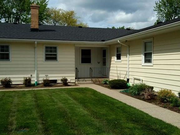 3rd image of 653 Blue Ash Dr SE