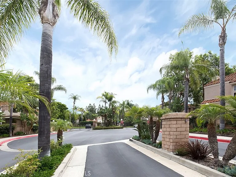 27341 Ryan Dr — Photo 33