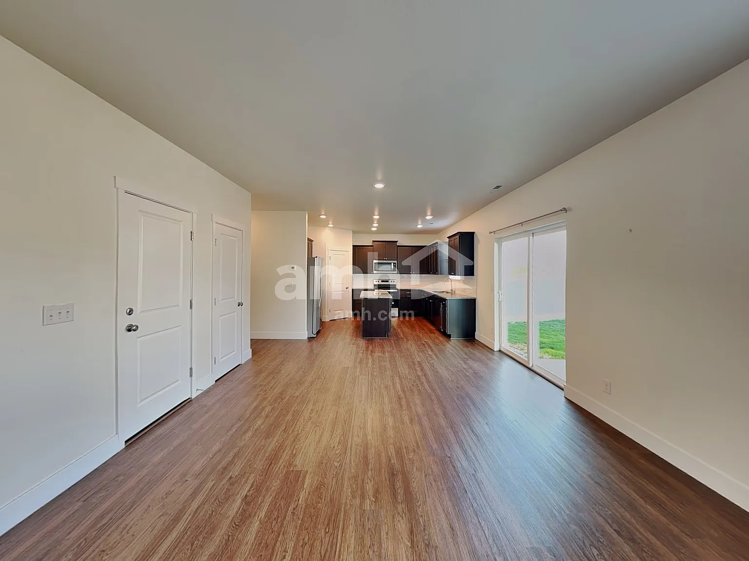 4 bed, 2.5 bath, 2363 sqft, $3,735 — Photo 4
