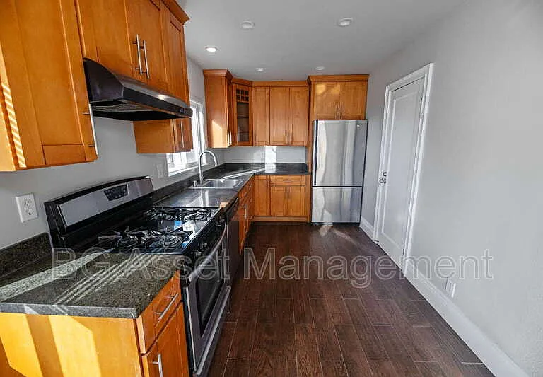 1723 Bayo Vista Ave — Photo 6