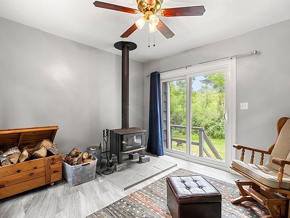 4th image of 173 Alden St