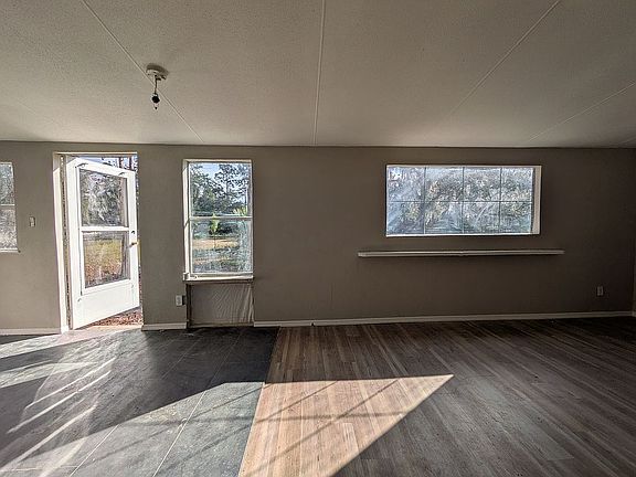 3rd image of 61 Neeld St