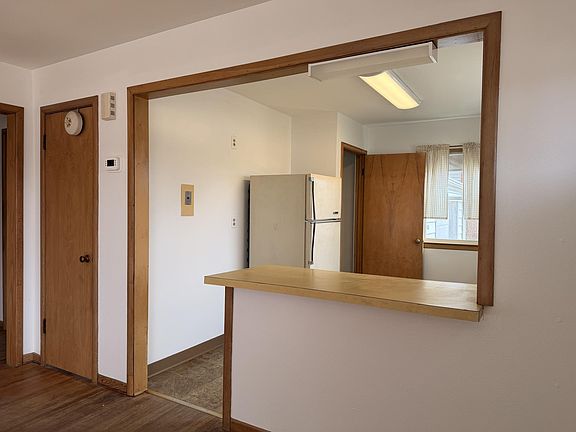 4th image of 1968 River Rd