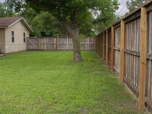 2nd image of 250 NW 9th St