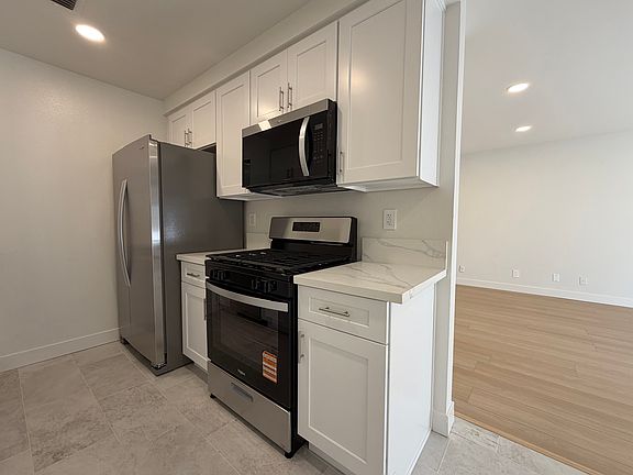 4th image of 4727 Kester Ave #207