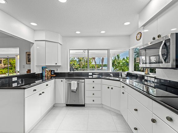 5th image of 761 Emerald Harbor Dr