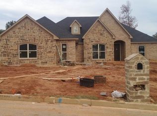 1616 Olympic Dr, Longview, TX 75605