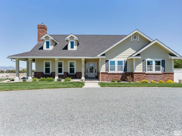 1056 Country Ln, Gardnerville, NV 89460