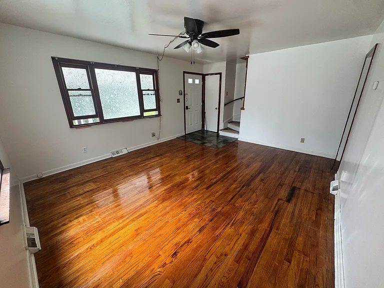 28 Forest St — Photo 3