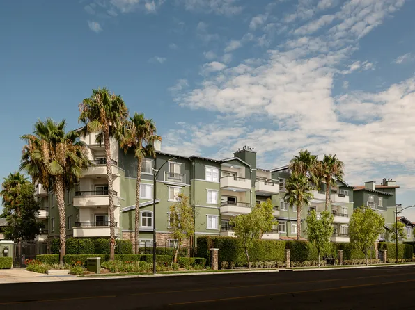 Atrio Burbank Apartments