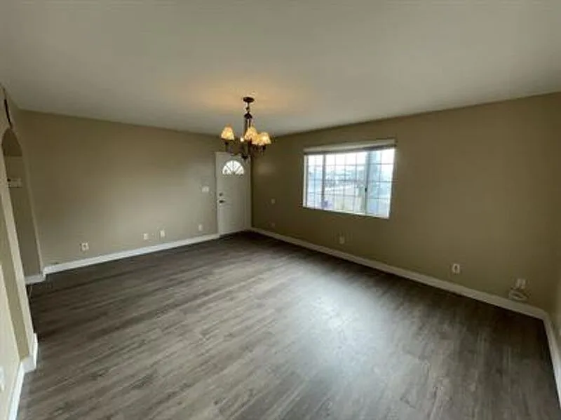 3 bed, 2.0 bath, 1276 sqft, $3,100 — Photo 3