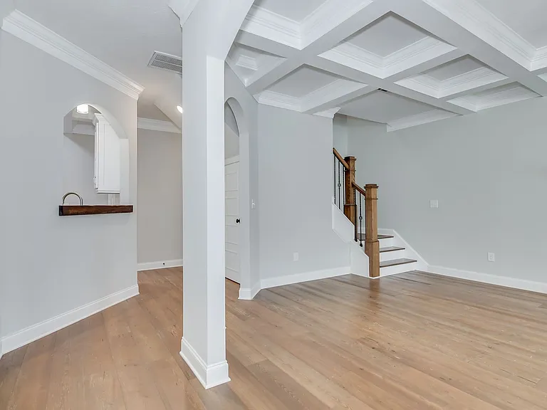 344 Colonnades Dr — Photo 8