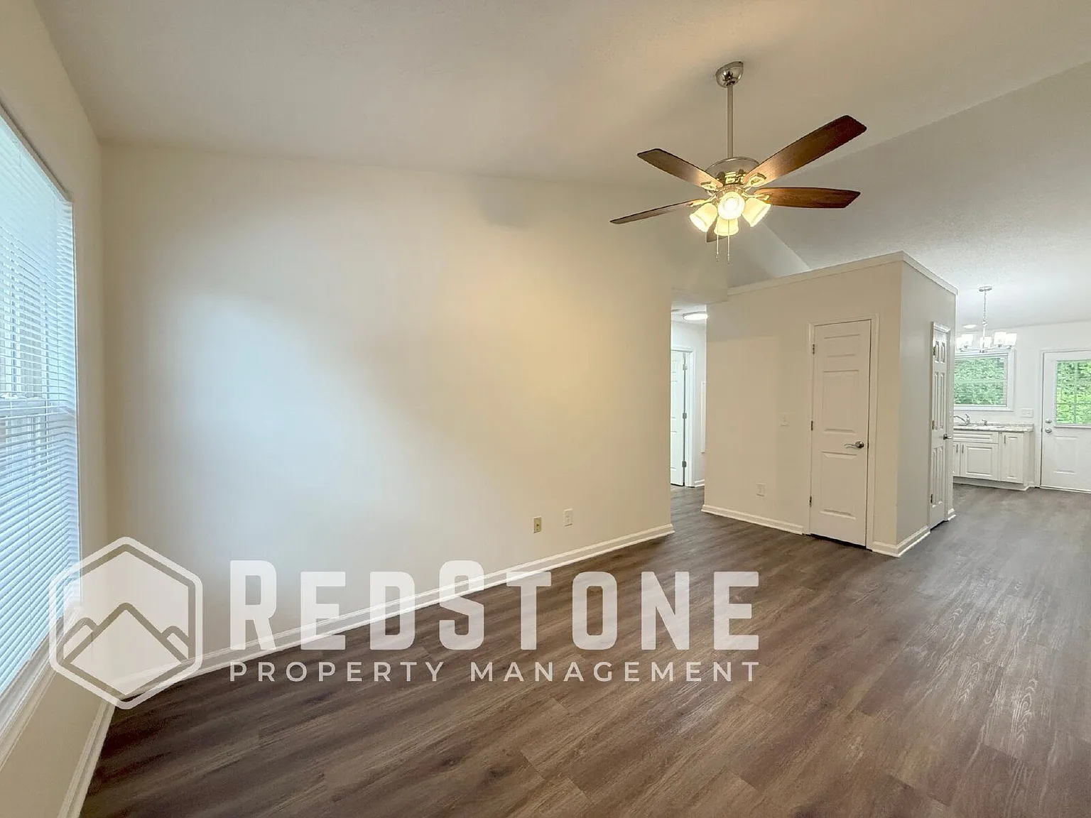 2 bed, 1.0 bath, $1,095 — Photo 2