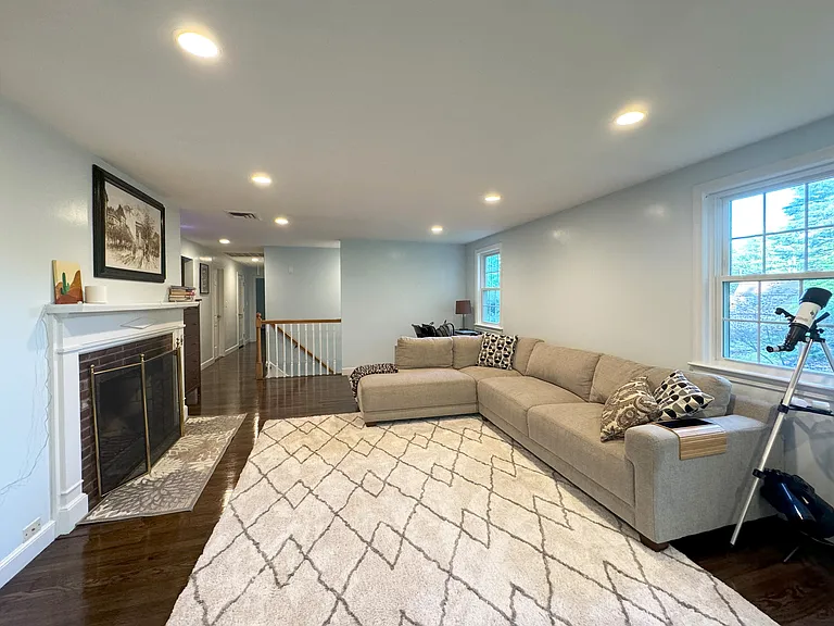 10 Meadowview Rd — Photo 9
