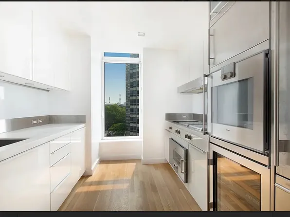 400 East 67th Street 7G image 3 of 18