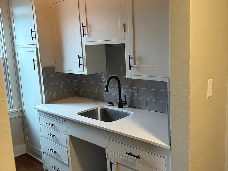 414 6th St #8 — Photo 6