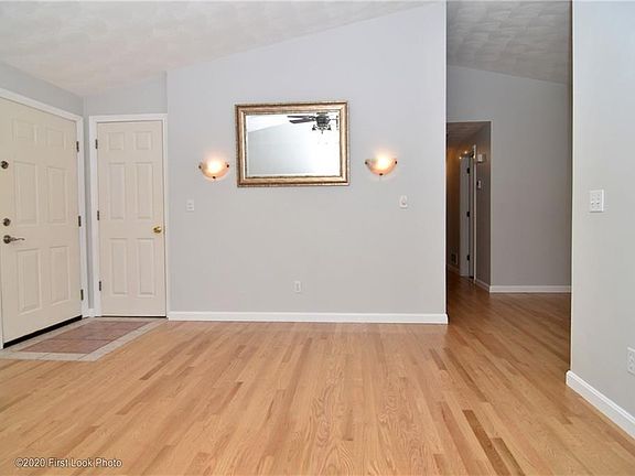 2nd image of 11 Hill St